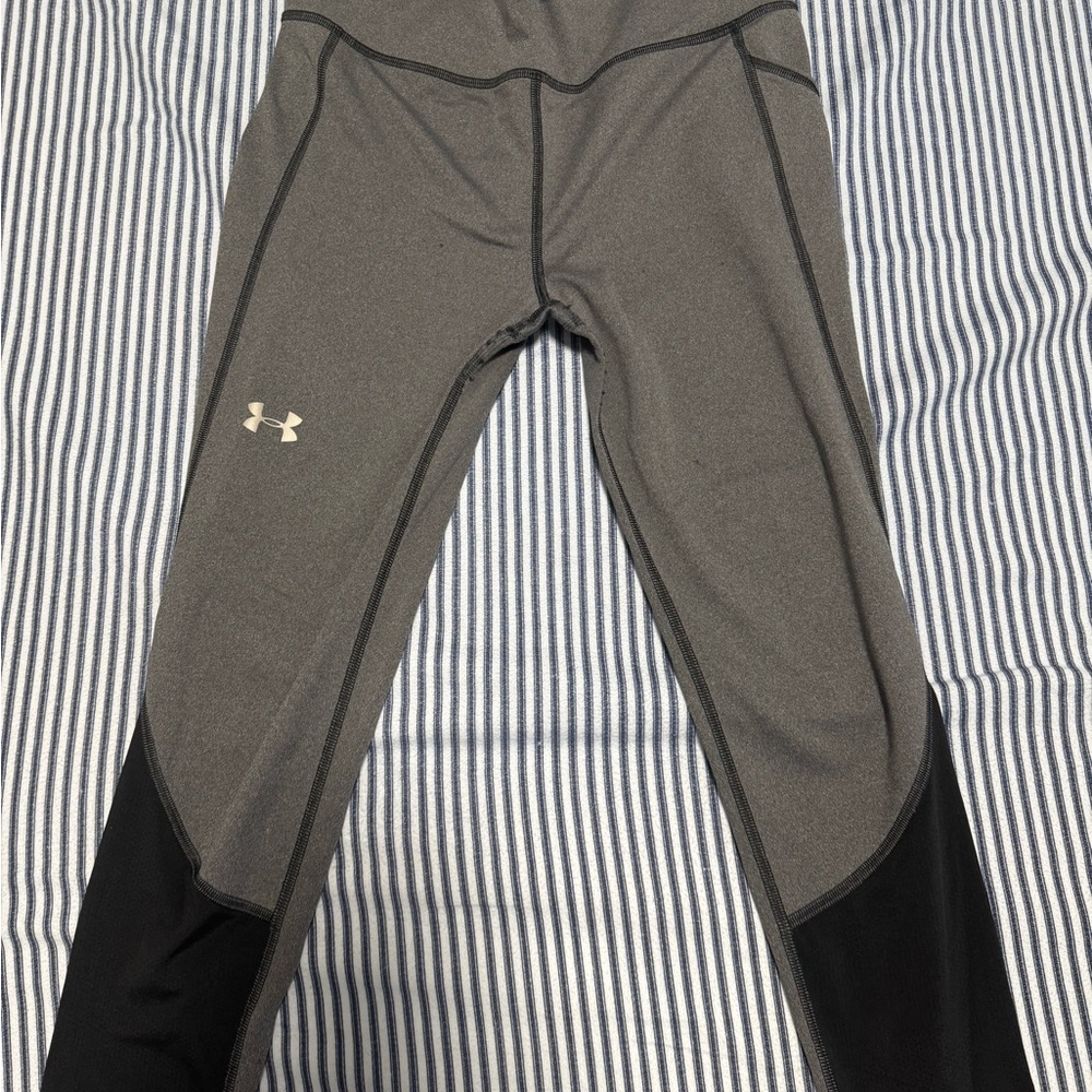 Under Armour leggings with pockets Gray and Black athletic work out yoga pants